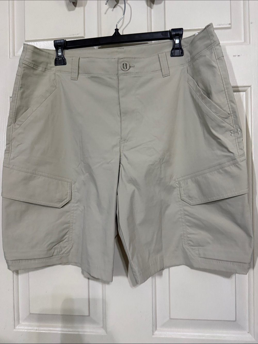 Under Armour Men's Cargo Shorts in Light Khaki